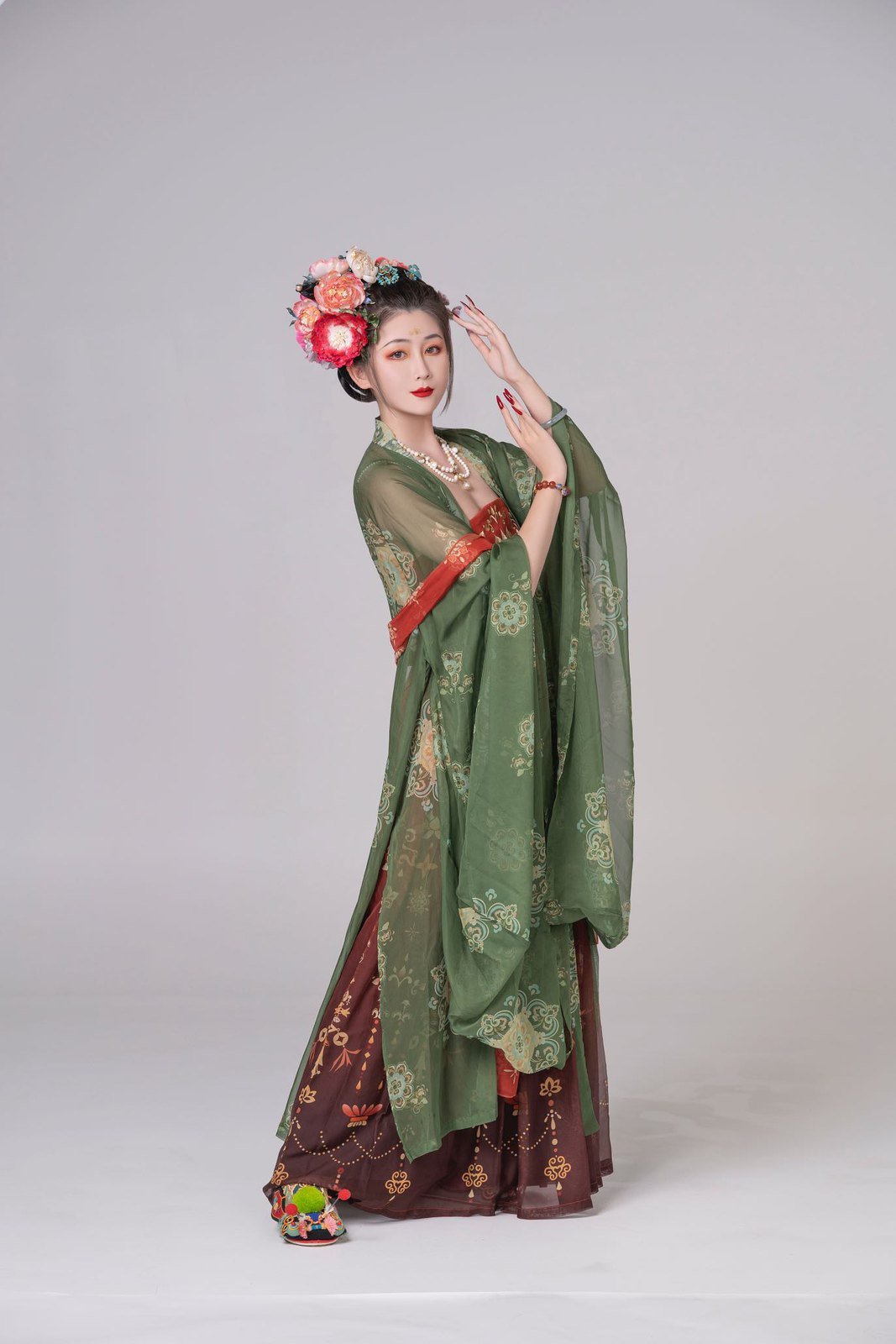 Green Hanfu studio portrait