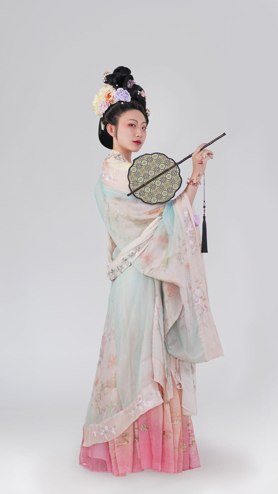 Hanfu portrait with fan